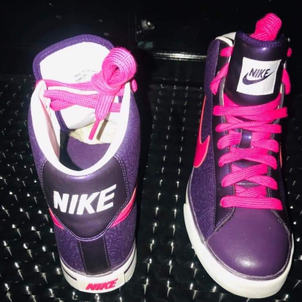 Nike - Picture 2 of 3